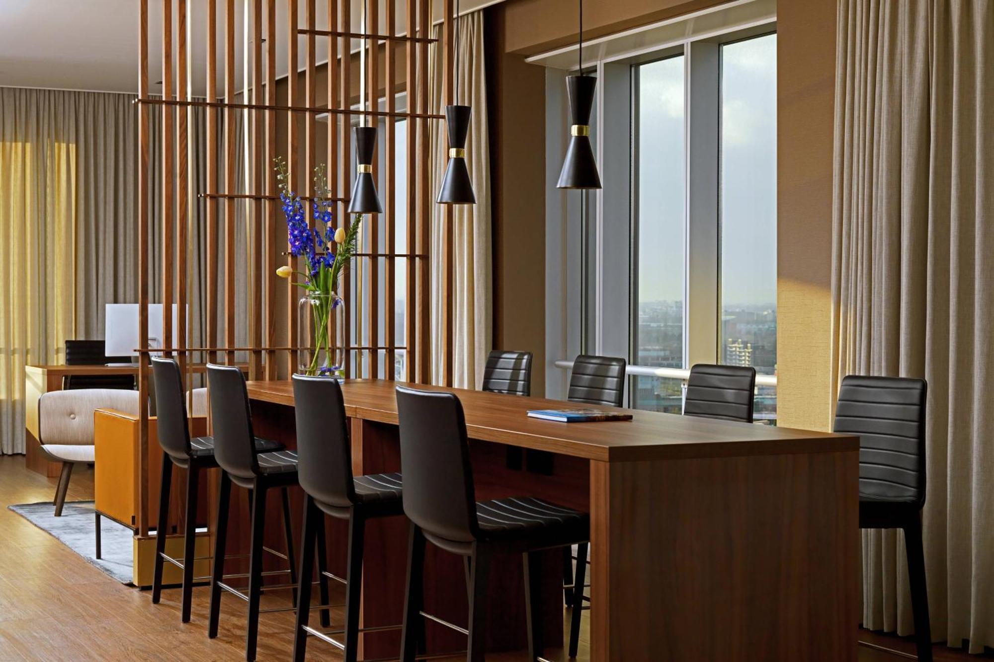 فندق روتردام ماريوت المظهر الخارجي الصورة The Club lounge at Beijing Capital International Airport